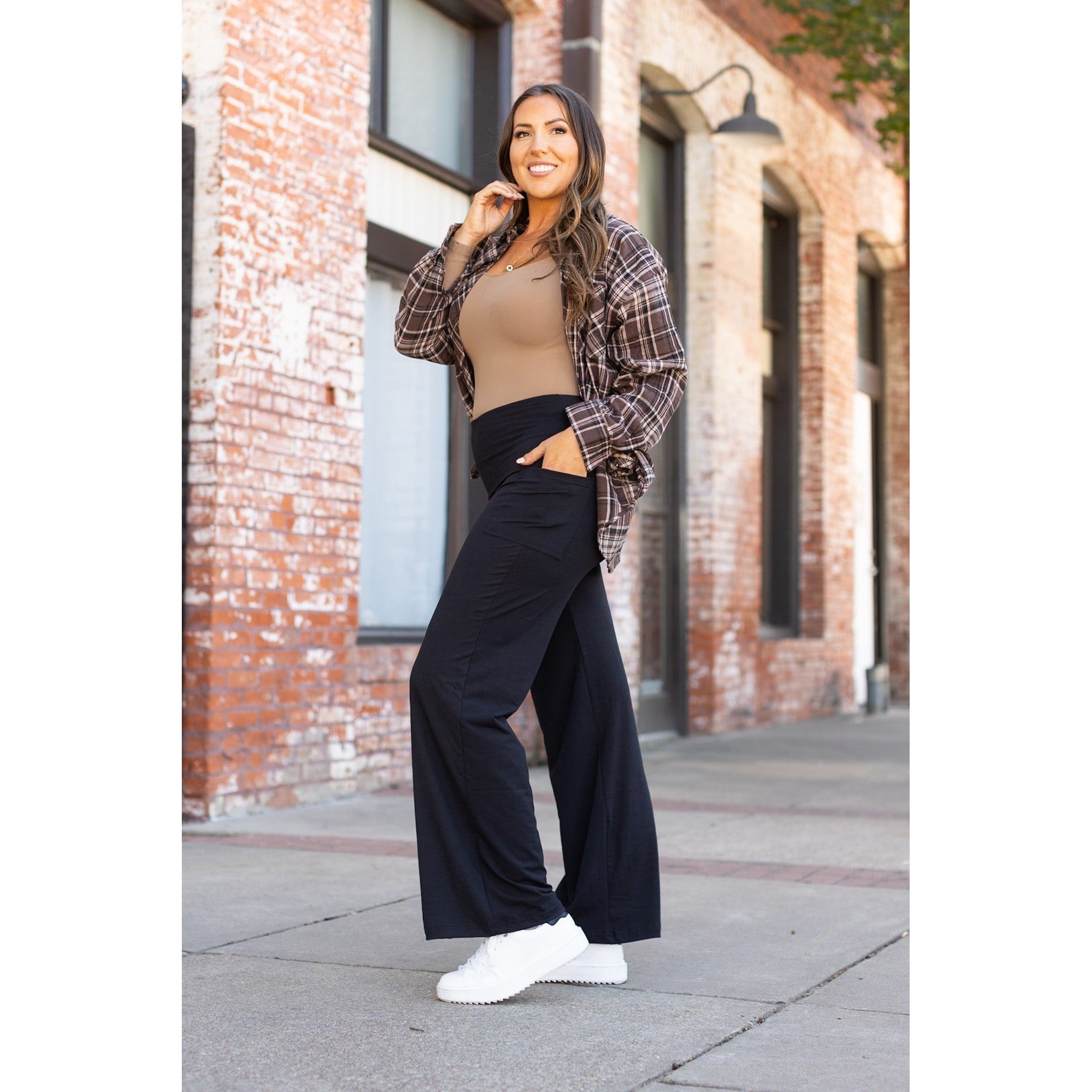 High-waisted black wide leg pants with pockets by Julia Rose, Julia Rose women’s wide leg pants lifestyle image