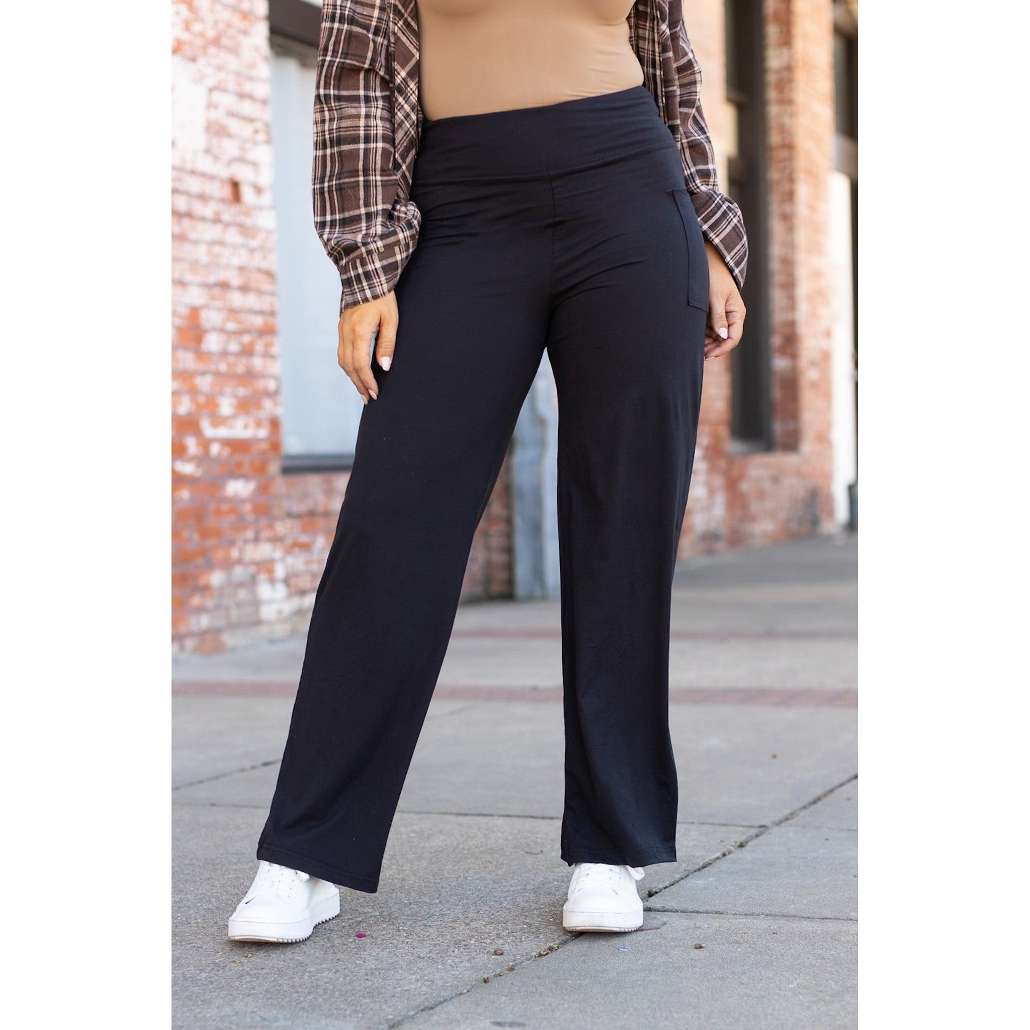 High-waisted black wide leg pants with pockets by Julia Rose, Julia Rose women’s wide leg pants lifestyle image