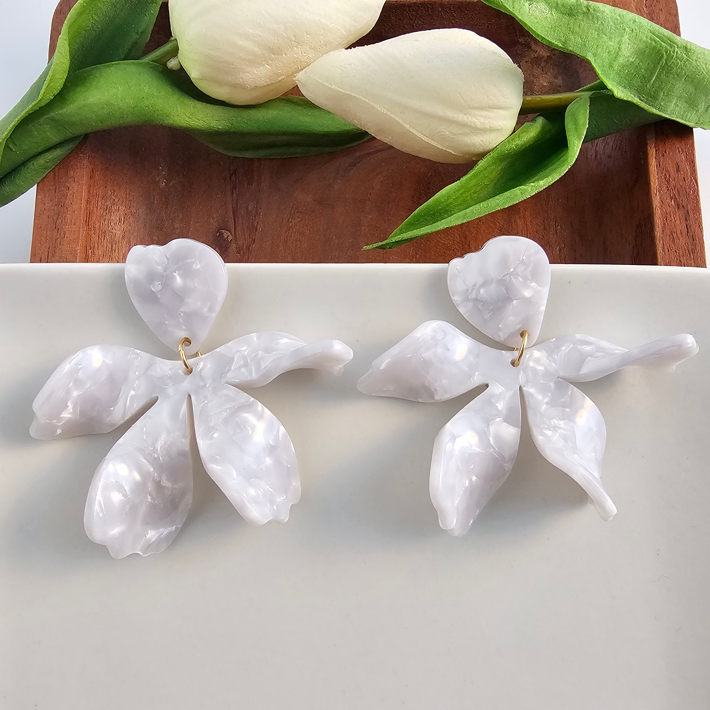 Jasmine Earrings - Pearl