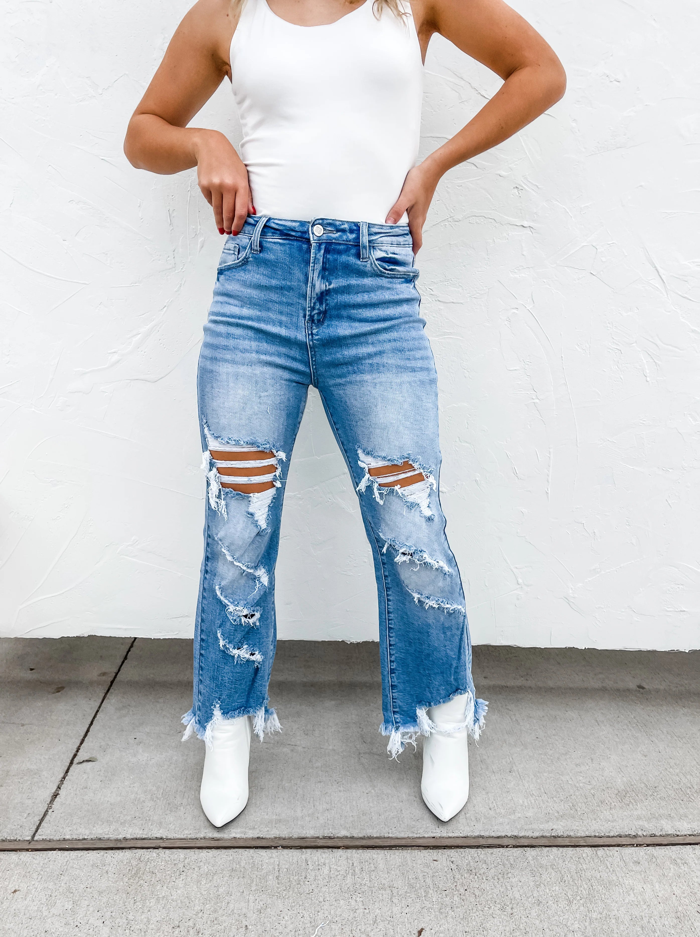 URBAN DISTRESSED CROP JEAN ~ RTS