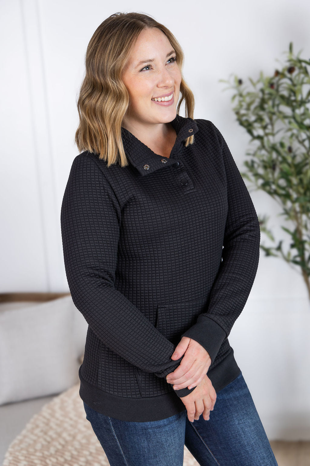 Whitley Waffle Snap Pullover - Black