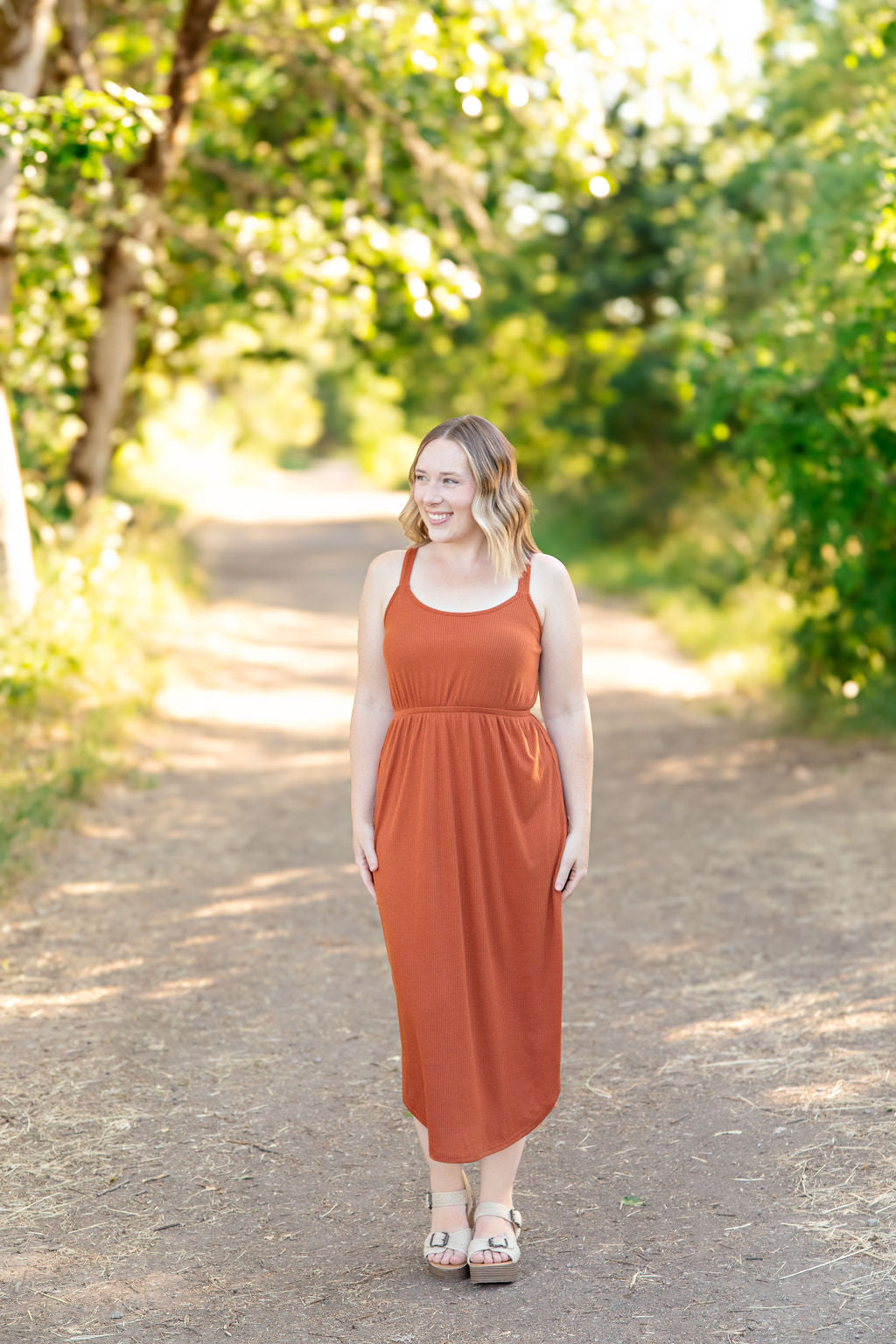 Reagan Ribbed Midi Dress - Rust