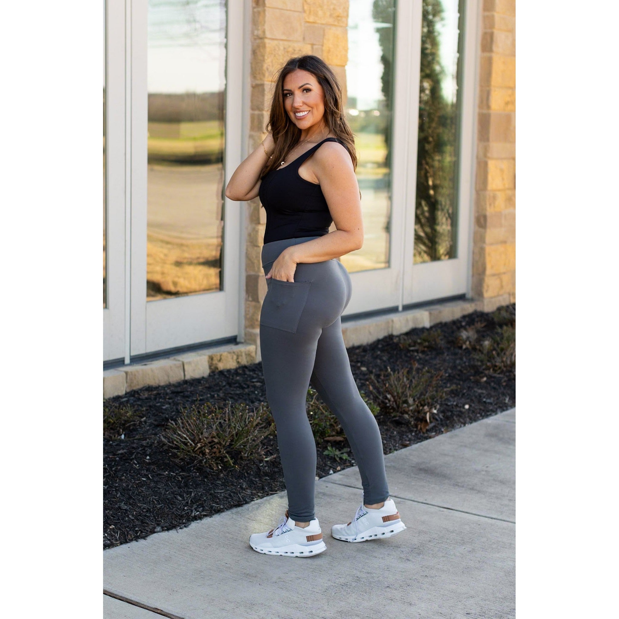 Julia Rose The Carmen charcoal full-length leggings with pockets, Women wearing charcoal leggings with side pockets