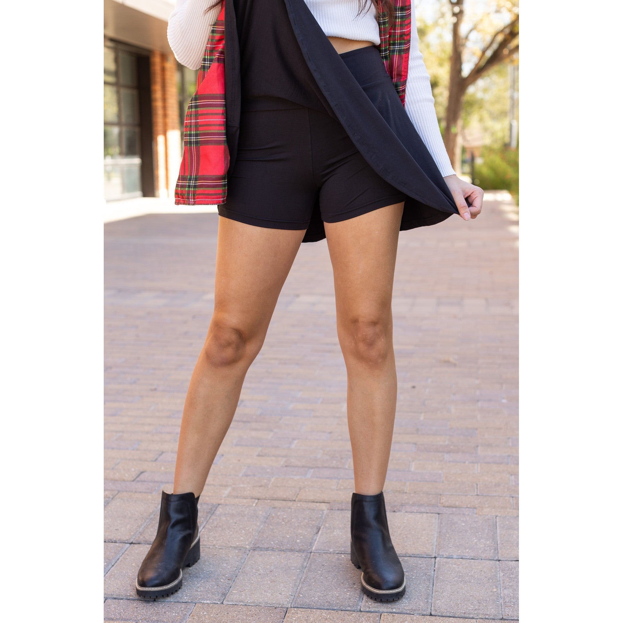 Julia Rose The Brielle black skort, Women wearing black skort with built-in shorts