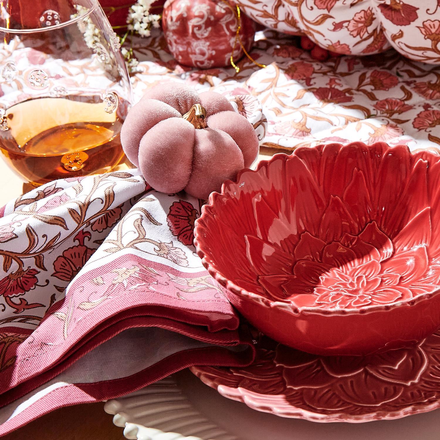 Pumpkin table setting accessories
Fall place setting napkin ring
Velvet autumn table decor
Pink and blush fall decor