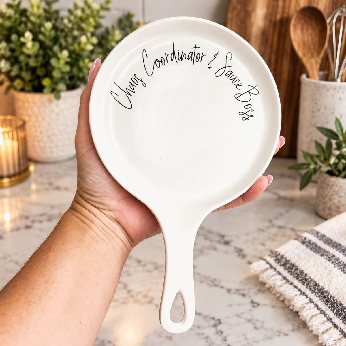 Chaos coordinator ceramic spoon rest gift set
Kitchen boss spoon holder with wooden spoon
Modern farmhouse kitchen organization gift
White ceramic spoon rest with Chaos Coordinator saying - kitchen gift
Kitchen manager gift collection
Cooking enthusiast premium gift
Hostess gift kitchen bundle
Unique kitchen finds
One of a kind kitchen
Kitchen personality piece
Distinctive cooking decor