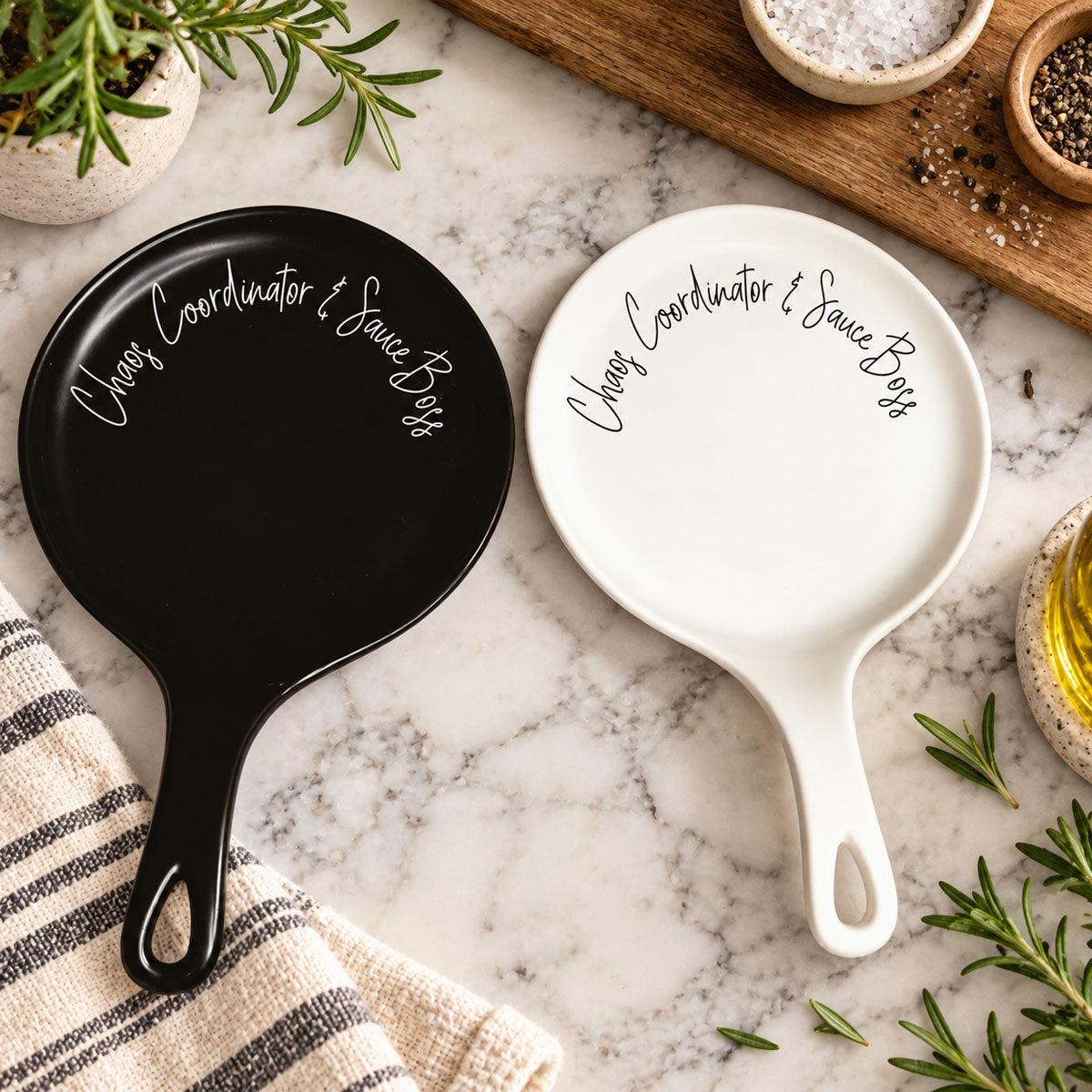 Minimalist black and white spoon rests - funny kitchen accessories
Ceramic spoon rest set for home chefs - Chaos Coordinator & Sauce Boss
Sleek kitchen counter decor
Designer kitchen tools
Luxury kitchen accessories