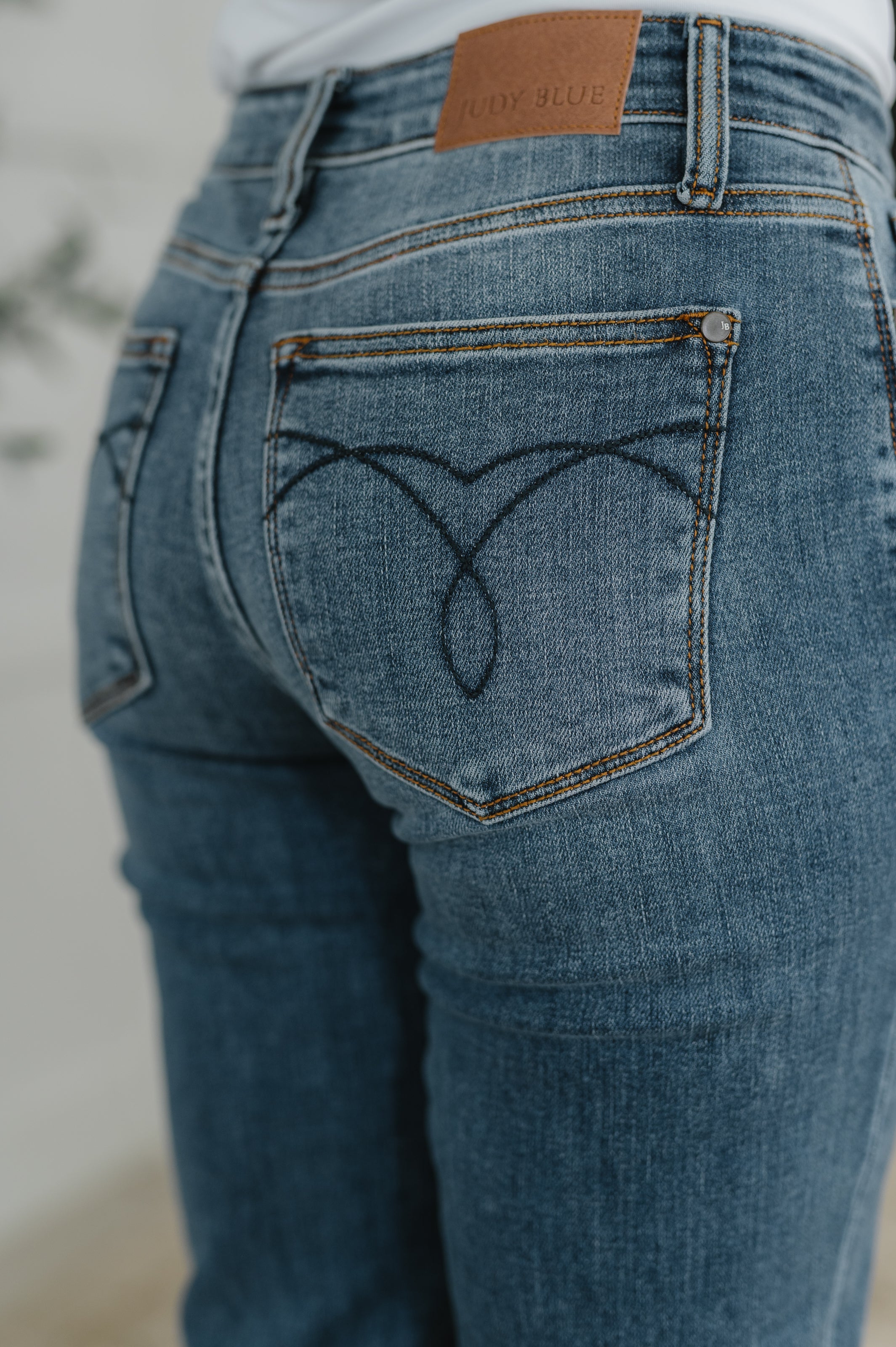 Colette Mid Rise Boyfriend Classic Cuffed