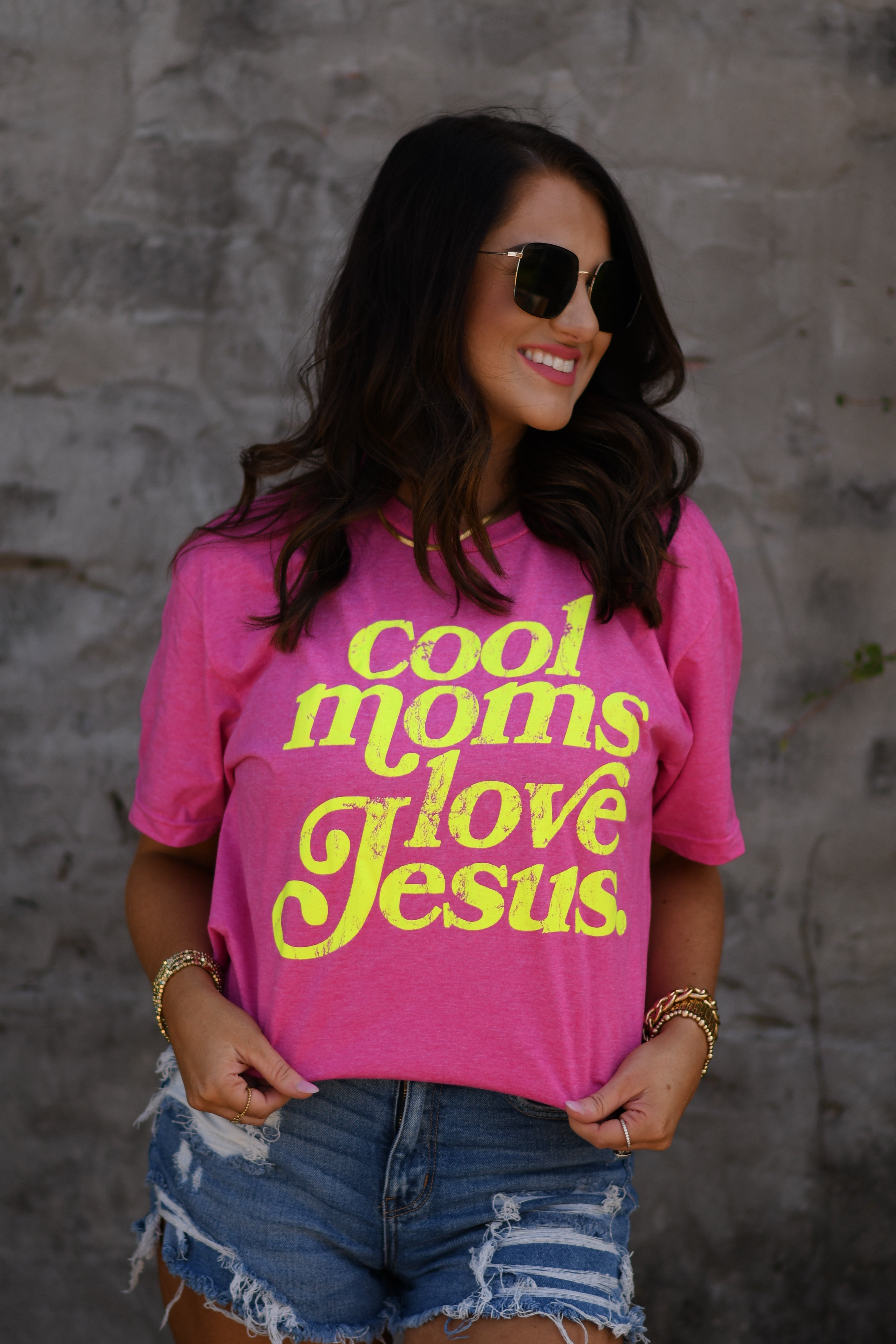 RTS COOL MOMS LOVE JESUS TEE