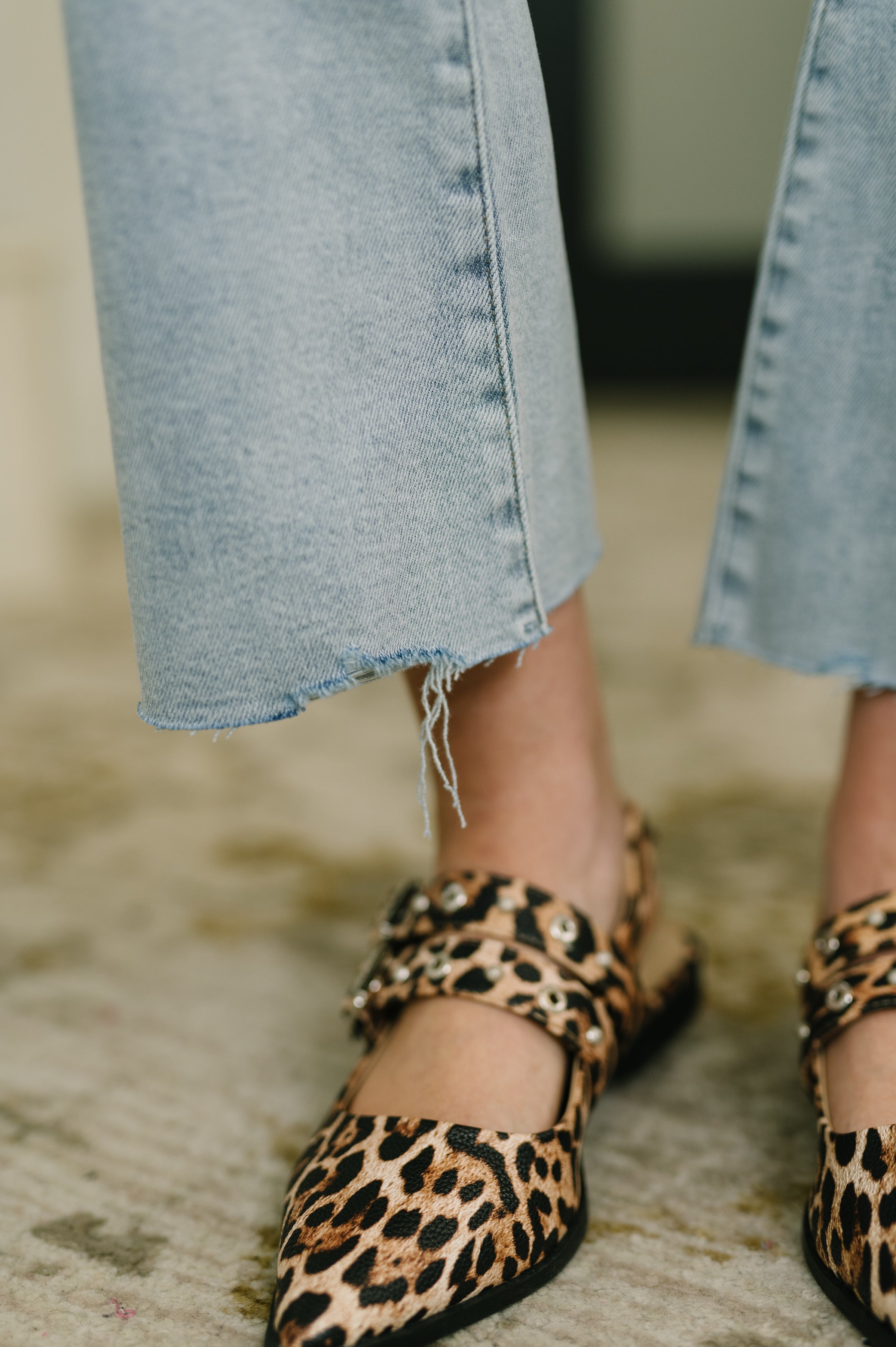 Martha Mid Rise Kick Flare w Raw Hem