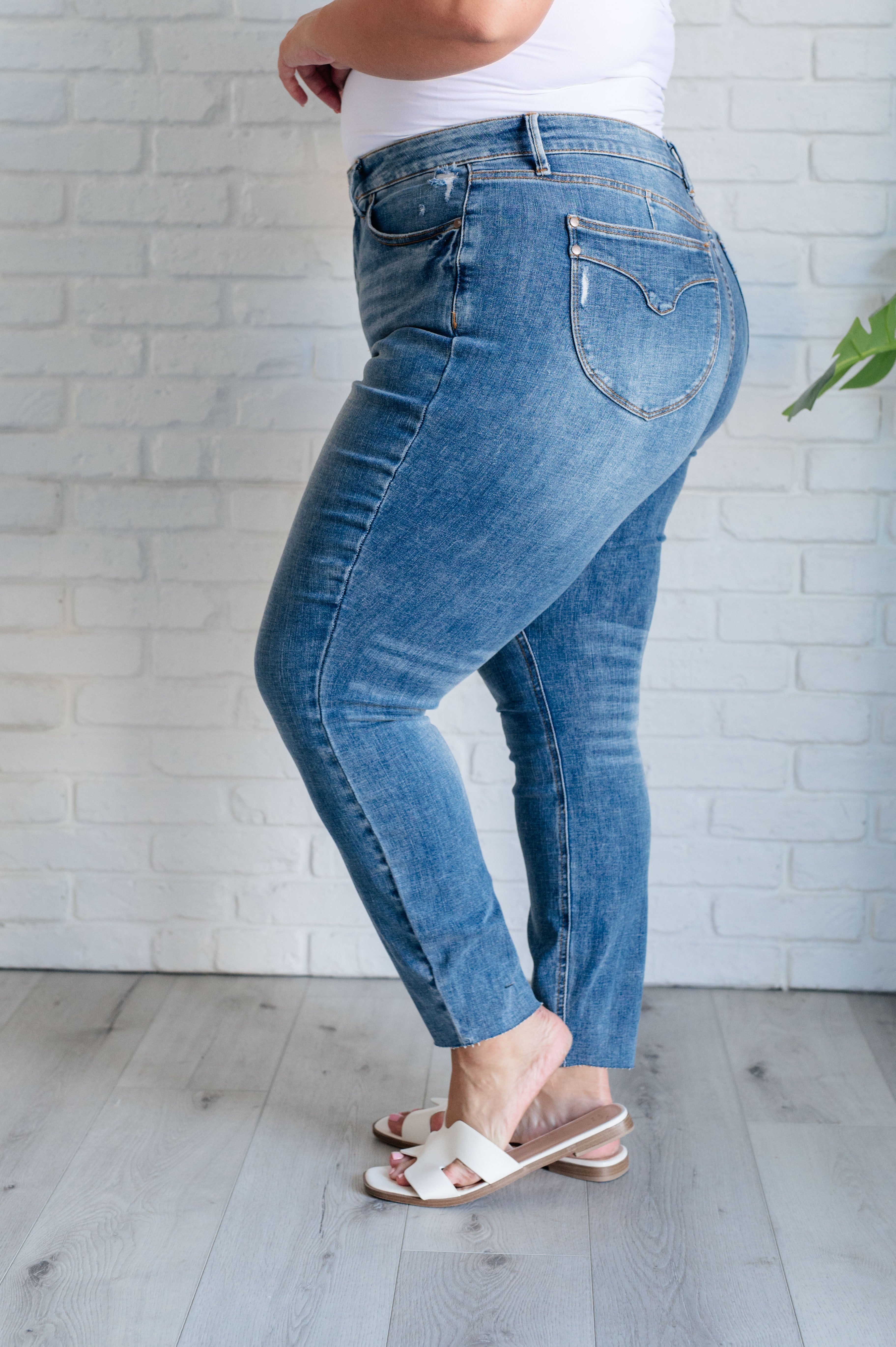 Nicole Tummy Control Skinny Jeans in Vintage Wash