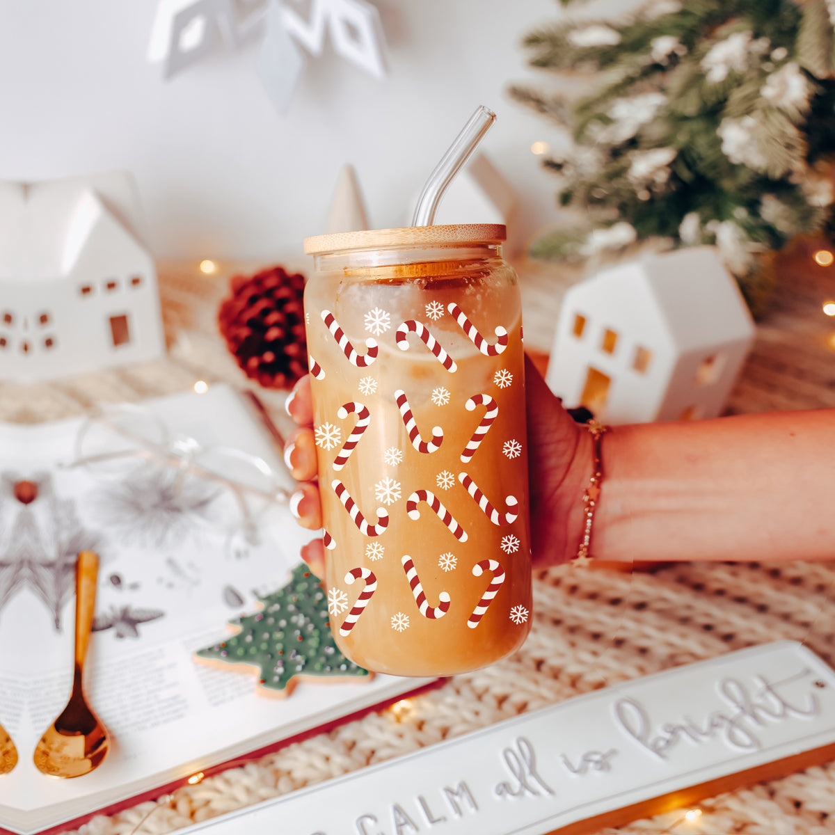 Glass Christmas cup – holiday kitchen decor and gift idea
Holiday coffee tumbler – festive 17oz glass cup with reusable straw