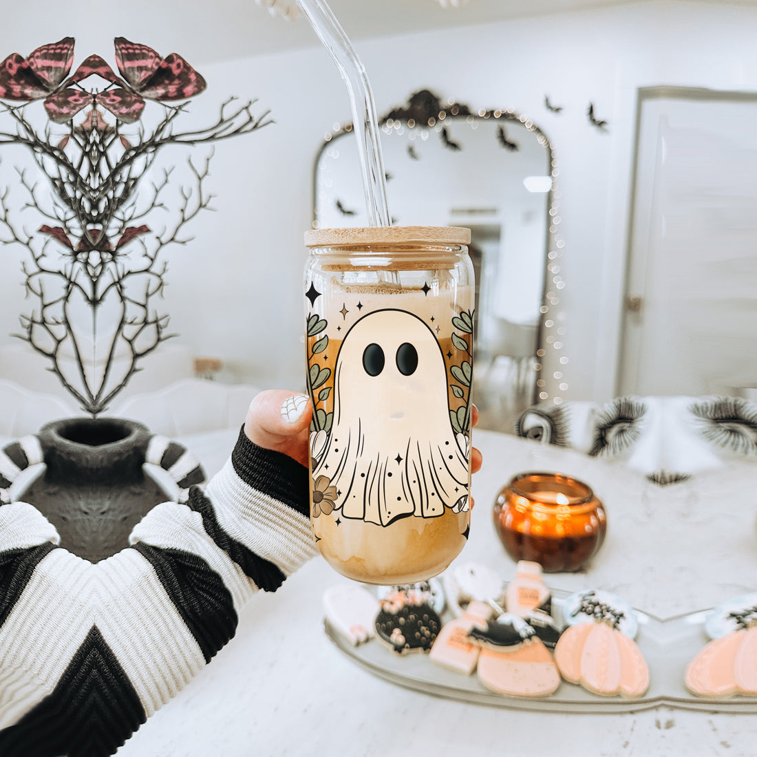 Grandmacore halloween glass cup
Botanical bee and butterfly tumbler
Witchy garden drinking glass
Mushroom and moon pattern cu