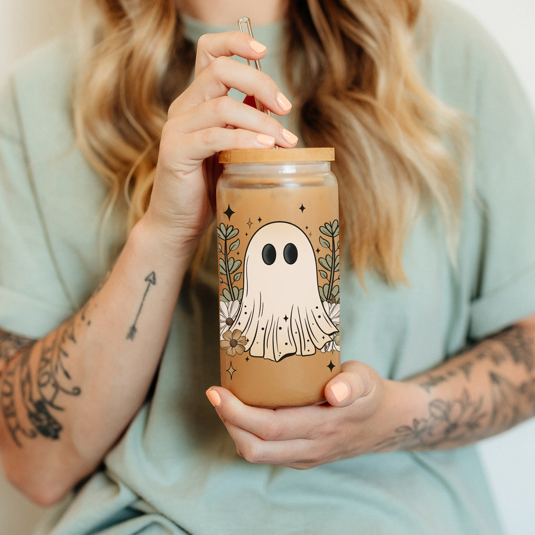 Botanical spooky season cup
Ghost and bee drinking glass
Halloween garden party tumbler
Witchy botanical drinkware