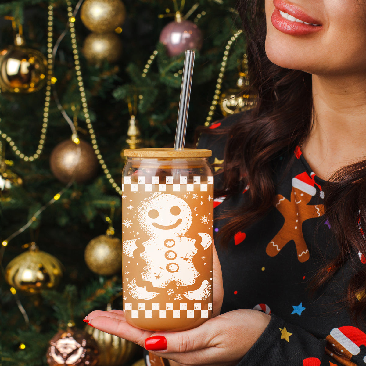 Holiday drinkware retro glass cup 17oz - Vintage Christmas gingerbread tumbler bamboo lid - Festive coffee gift with straw
Retro holiday tumbler cup - reusable glass with gingerbread man artwork