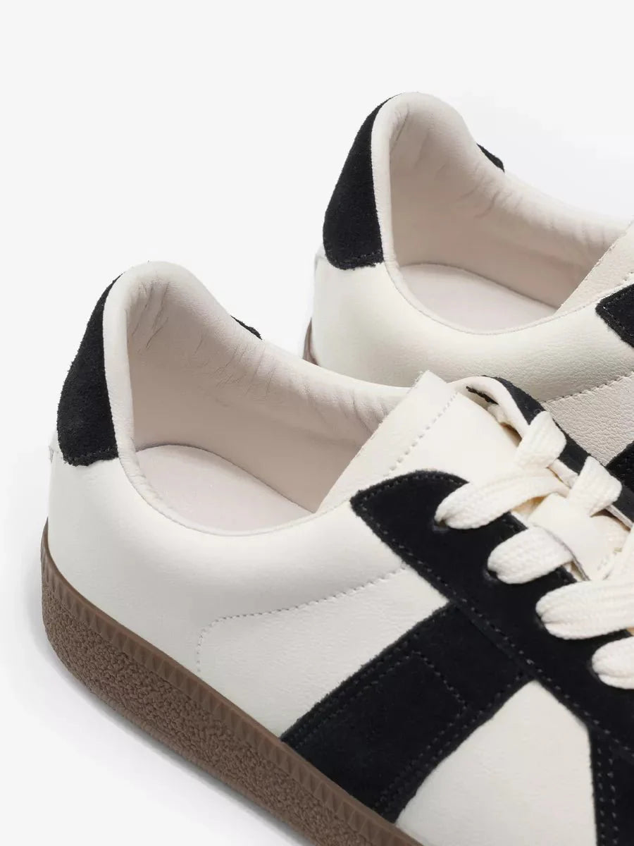 Gloria Sneakers: Stylish Comfort for Any Adventure