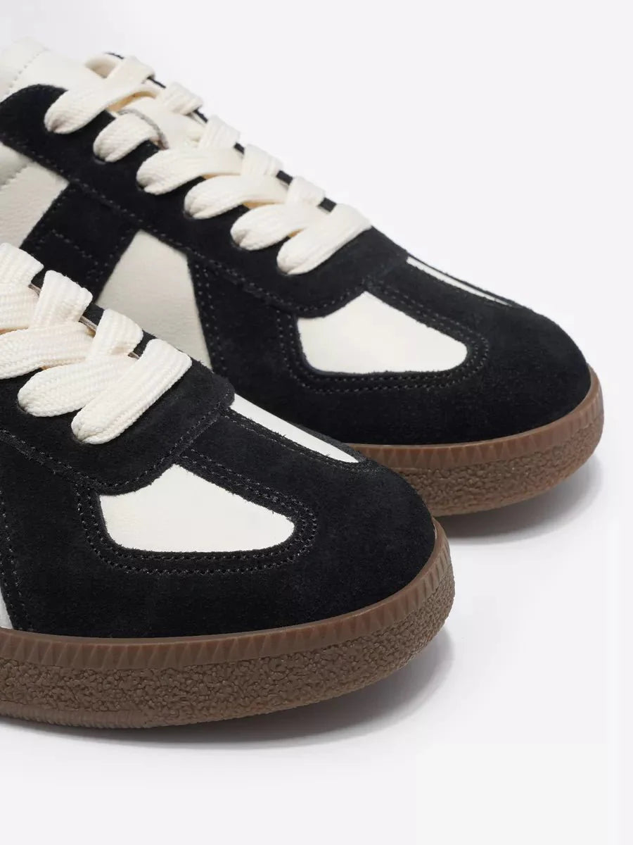 Gloria Sneakers: Stylish Comfort for Any Adventure