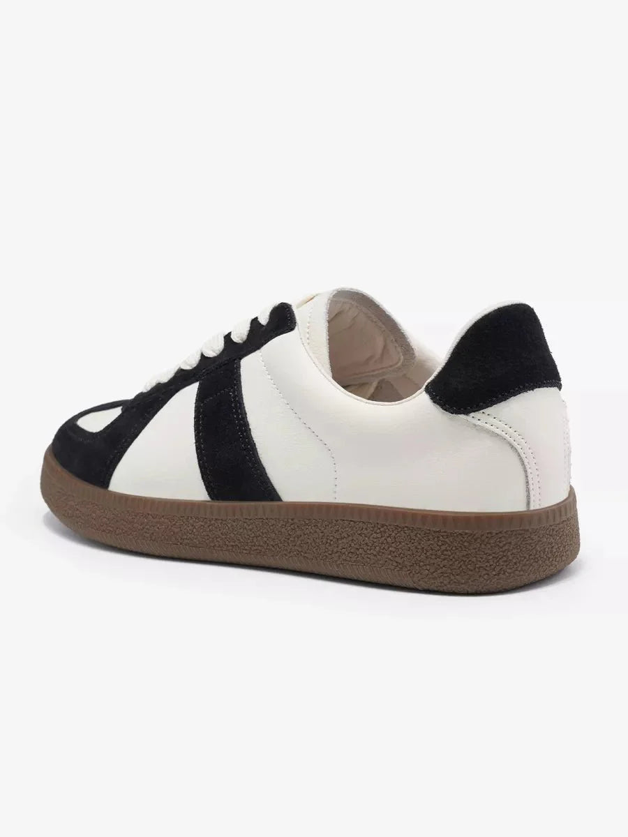 Gloria Sneakers: Stylish Comfort for Any Adventure