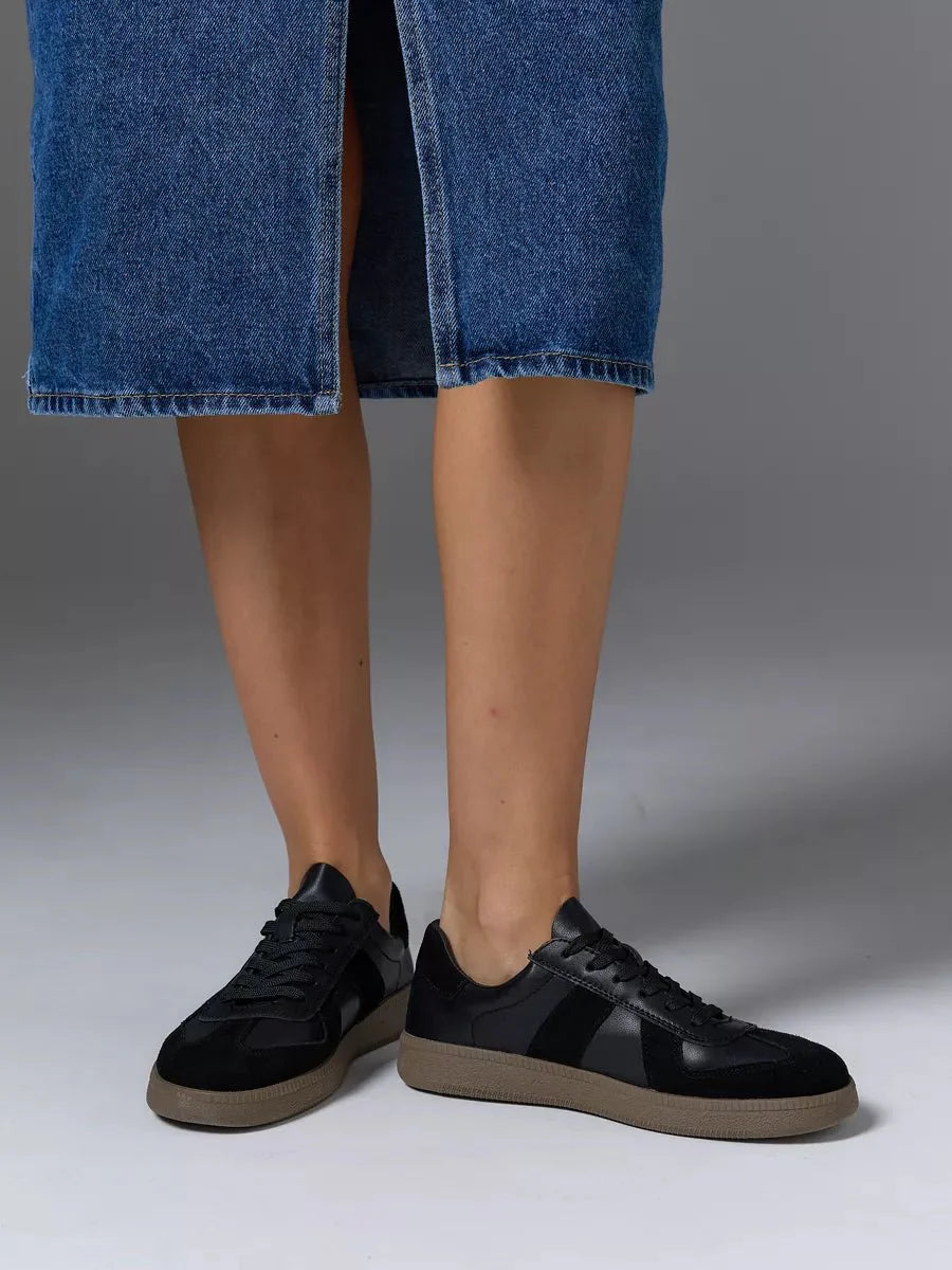 Gloria Sneakers: Stylish Comfort for Any Adventure