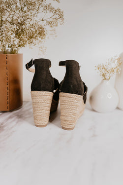 Juti Wedges in Black