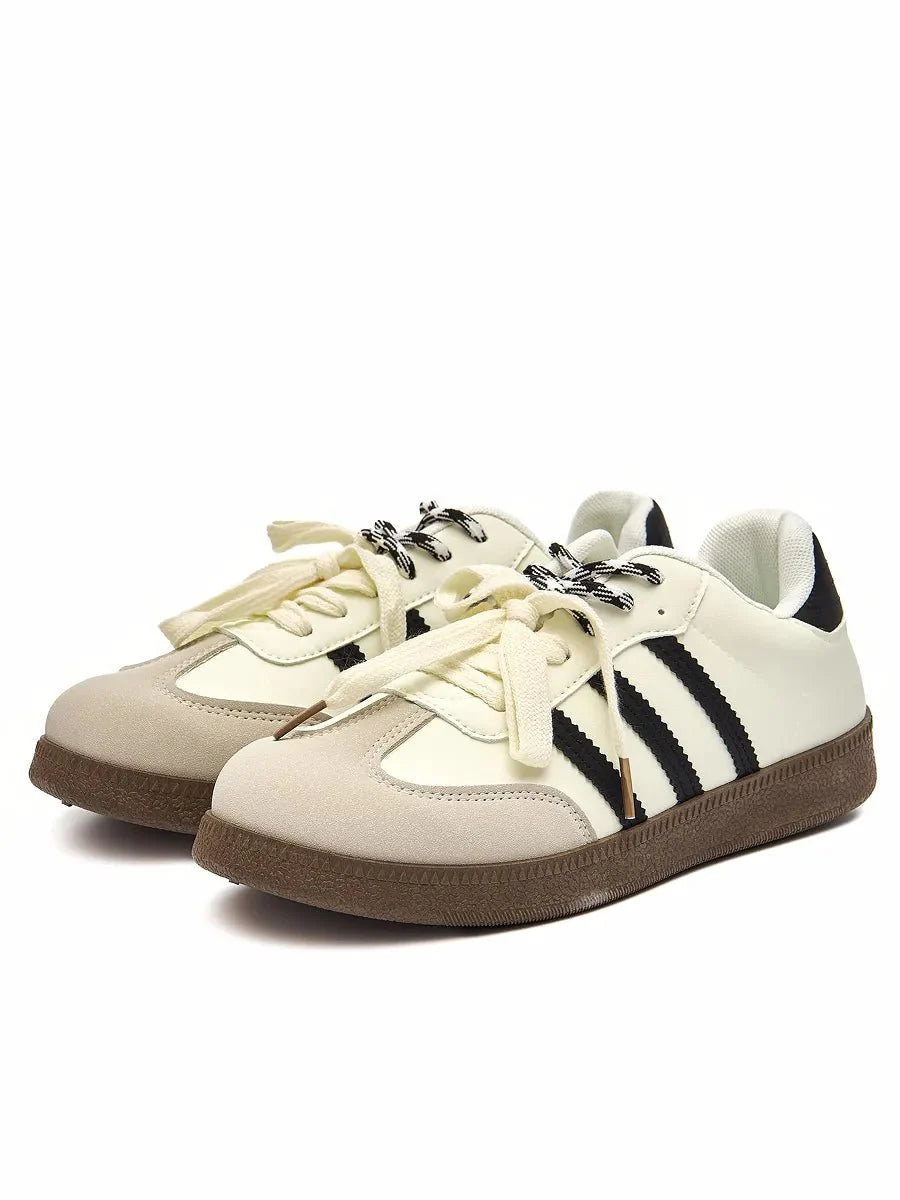 Lillian Timeless Chic Sneakers