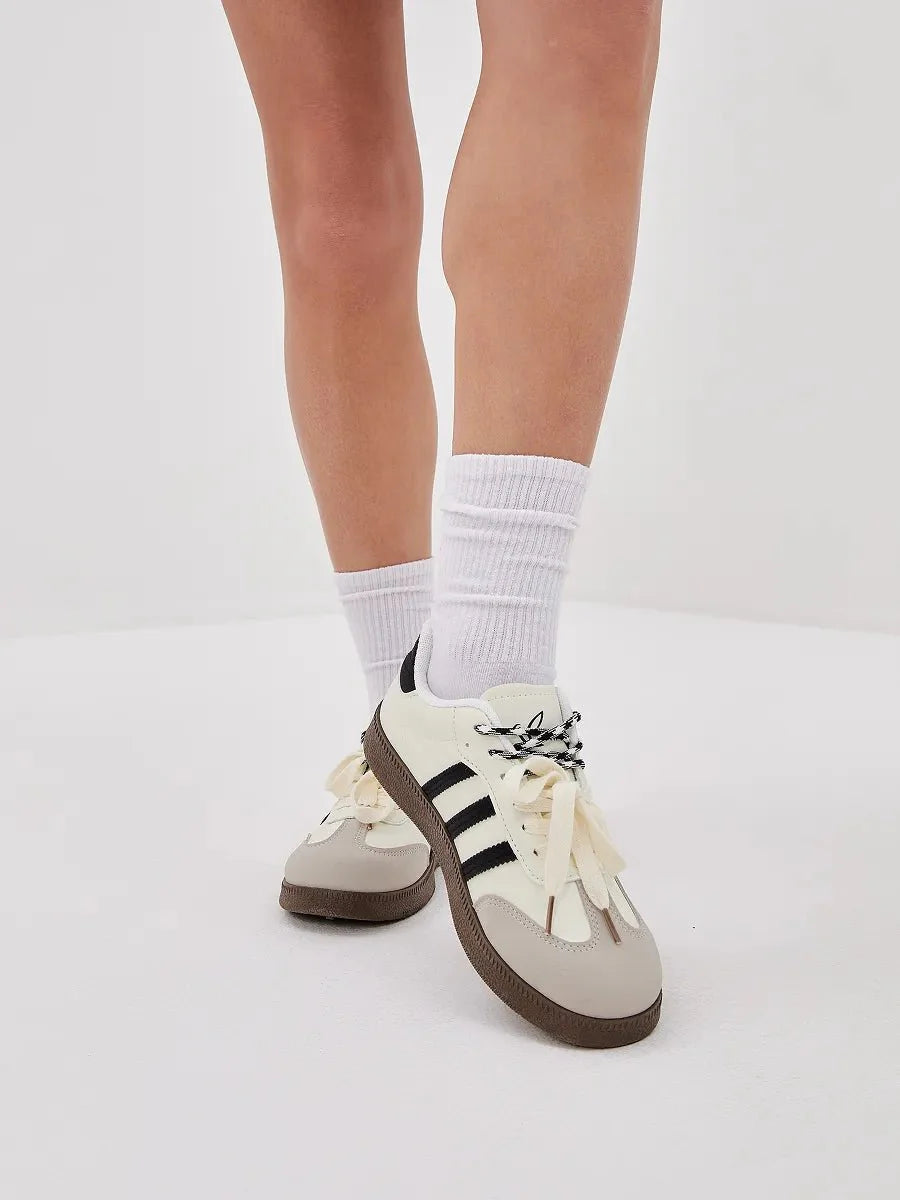 Lillian Timeless Chic Sneakers