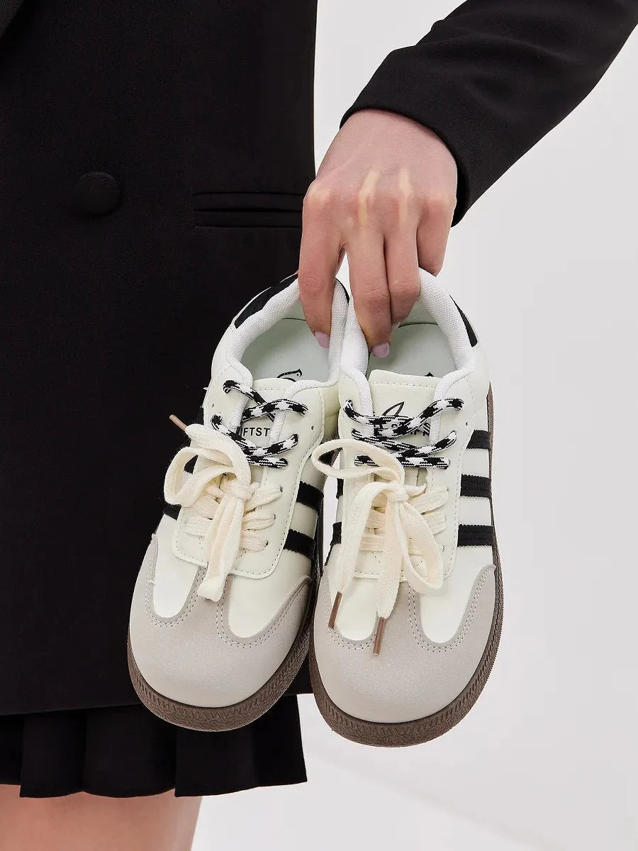 Lillian Timeless Chic Sneakers