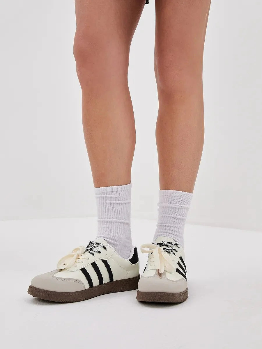 Lillian Timeless Chic Sneakers