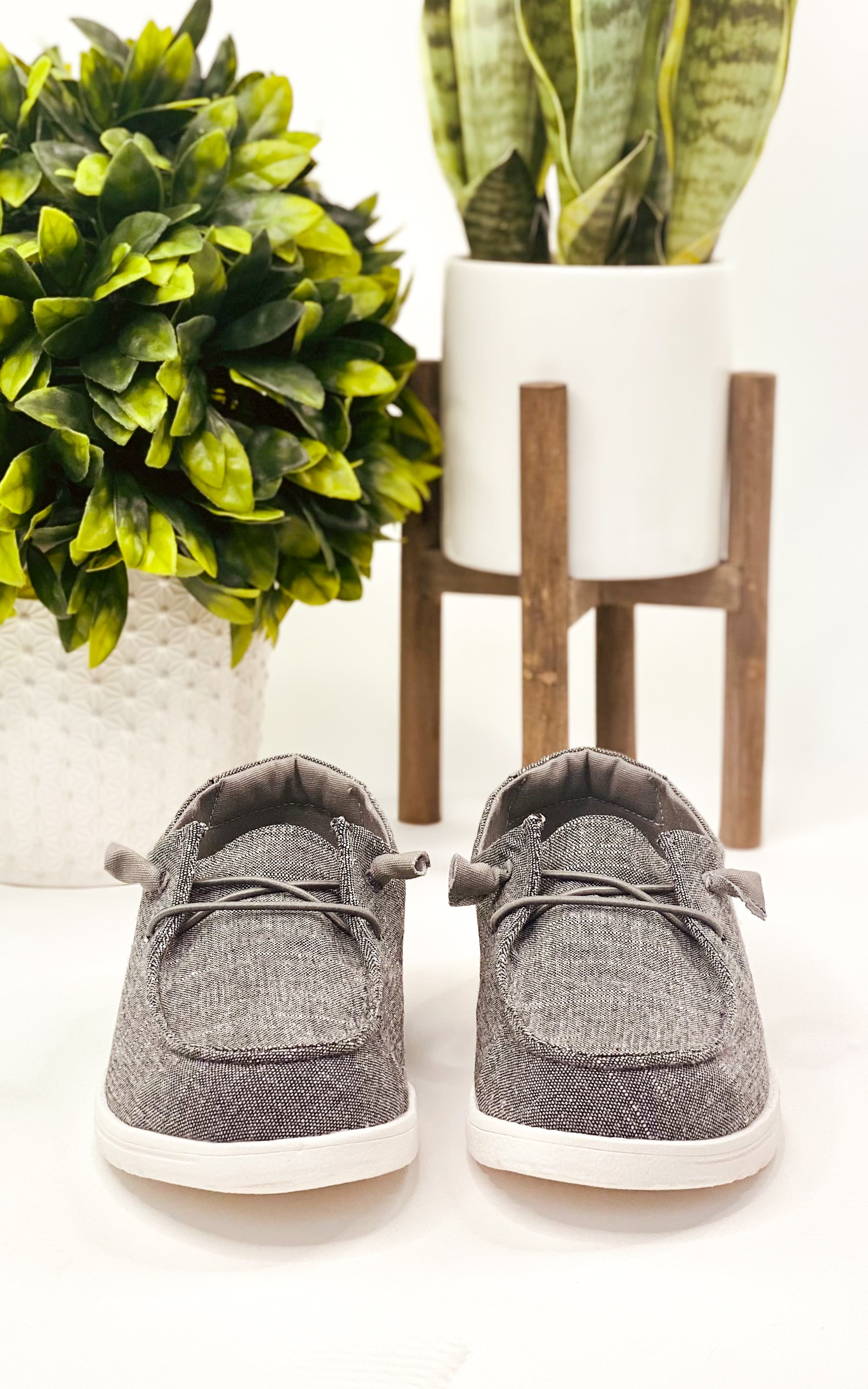 Maco Sneaker in Charcoal