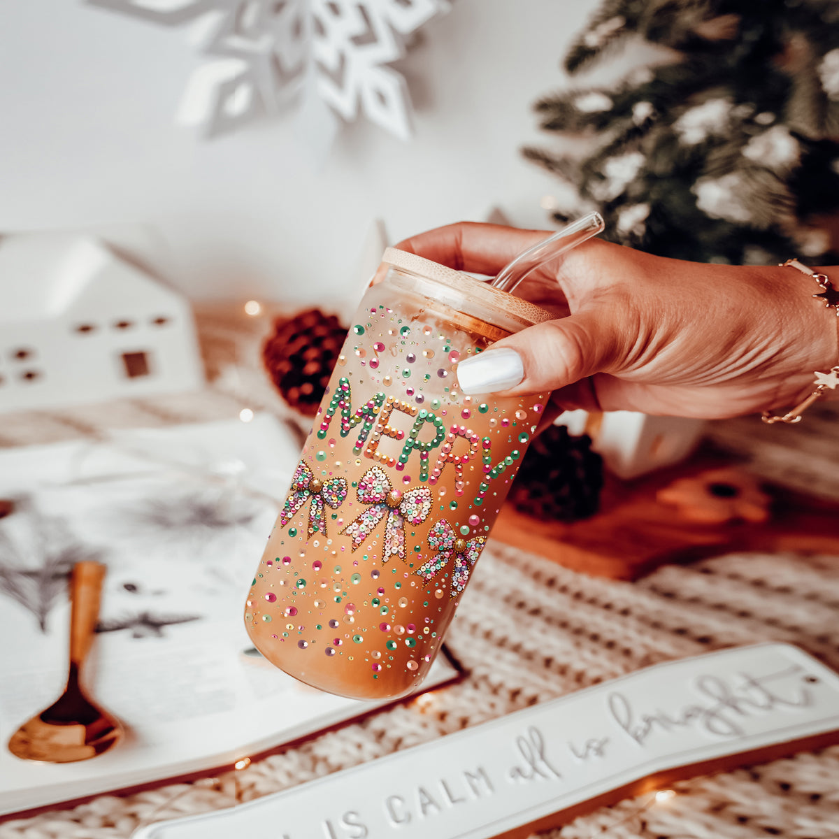 Christmas coquette glass cup 17oz glass straw - Merry sequin glitter holiday tumbler bamboo lid - Bow aesthetic festive gift
