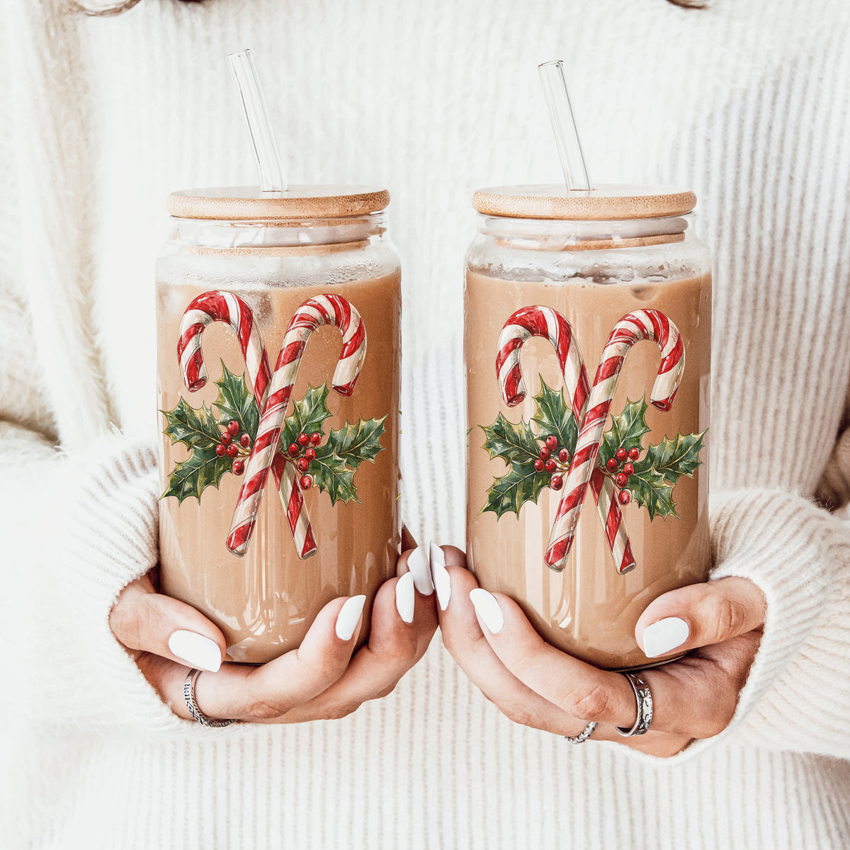 Holiday sparkle drinkware – Christmas wreath and candy cane glass cup
Unique Christmas coffee cup – festive glass tumbler with candy cane and holly wreath