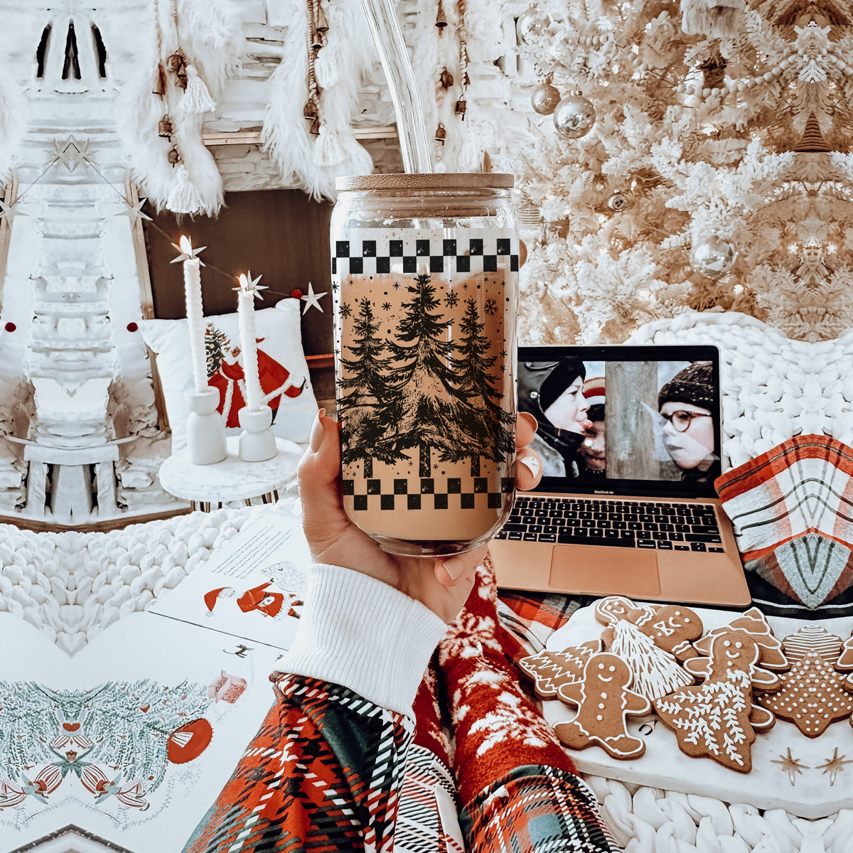 Wholesale Holiday drinkware gifts vintage glass cup 17oz - Retro Christmas tree coffee tumbler bamboo lid - Checkered accessories
Christmas tree retro tumbler cup - rustic glass holiday kitchen gift