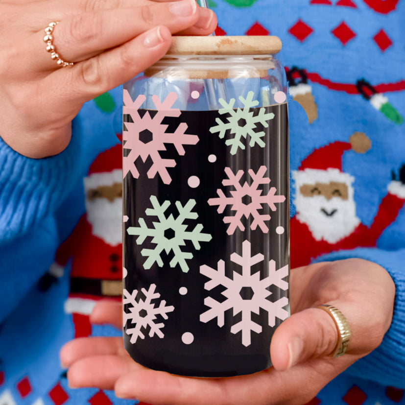 pink green christmas gifts
Christmas snowflake mug
Holiday snowflake glasses
Holiday snowflake coffee cups with straw wholesalers USA
snowflake gift wholesale