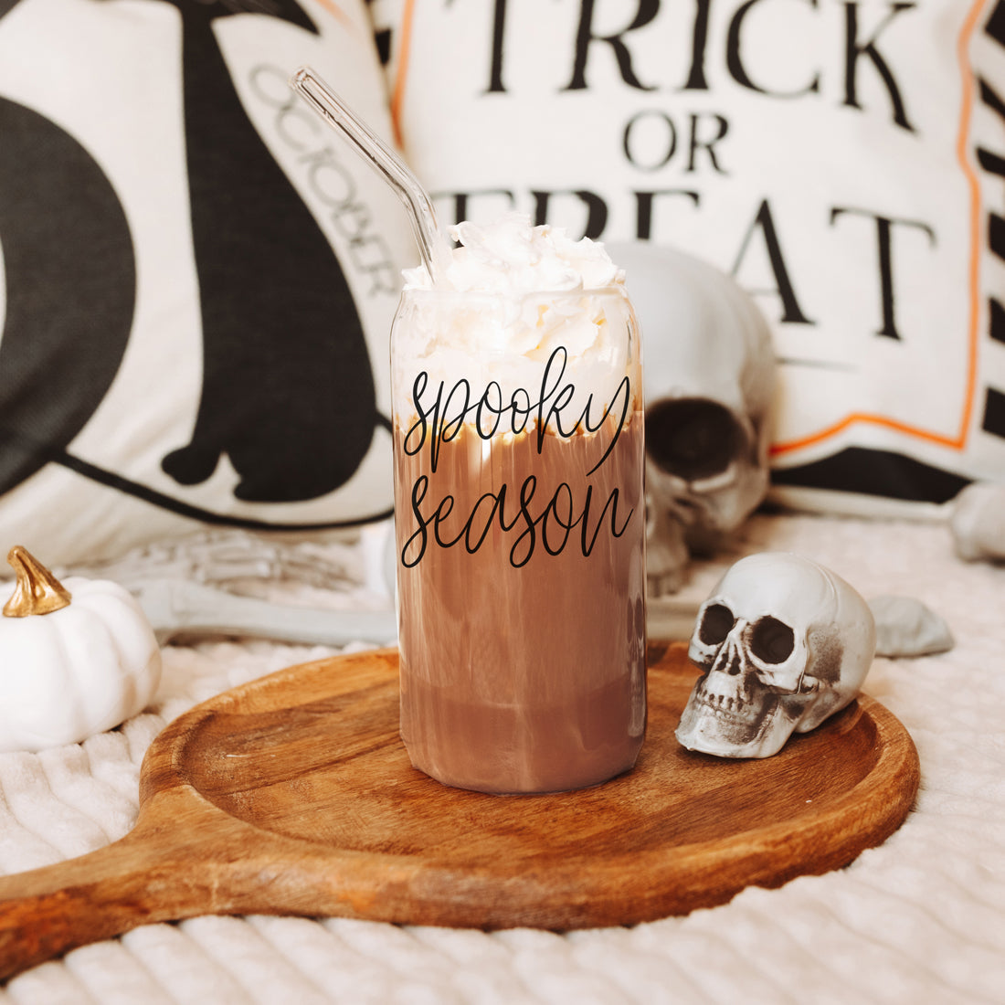Spooky season sustainable drinkware set
Halloween aesthetic glass tumbler gift