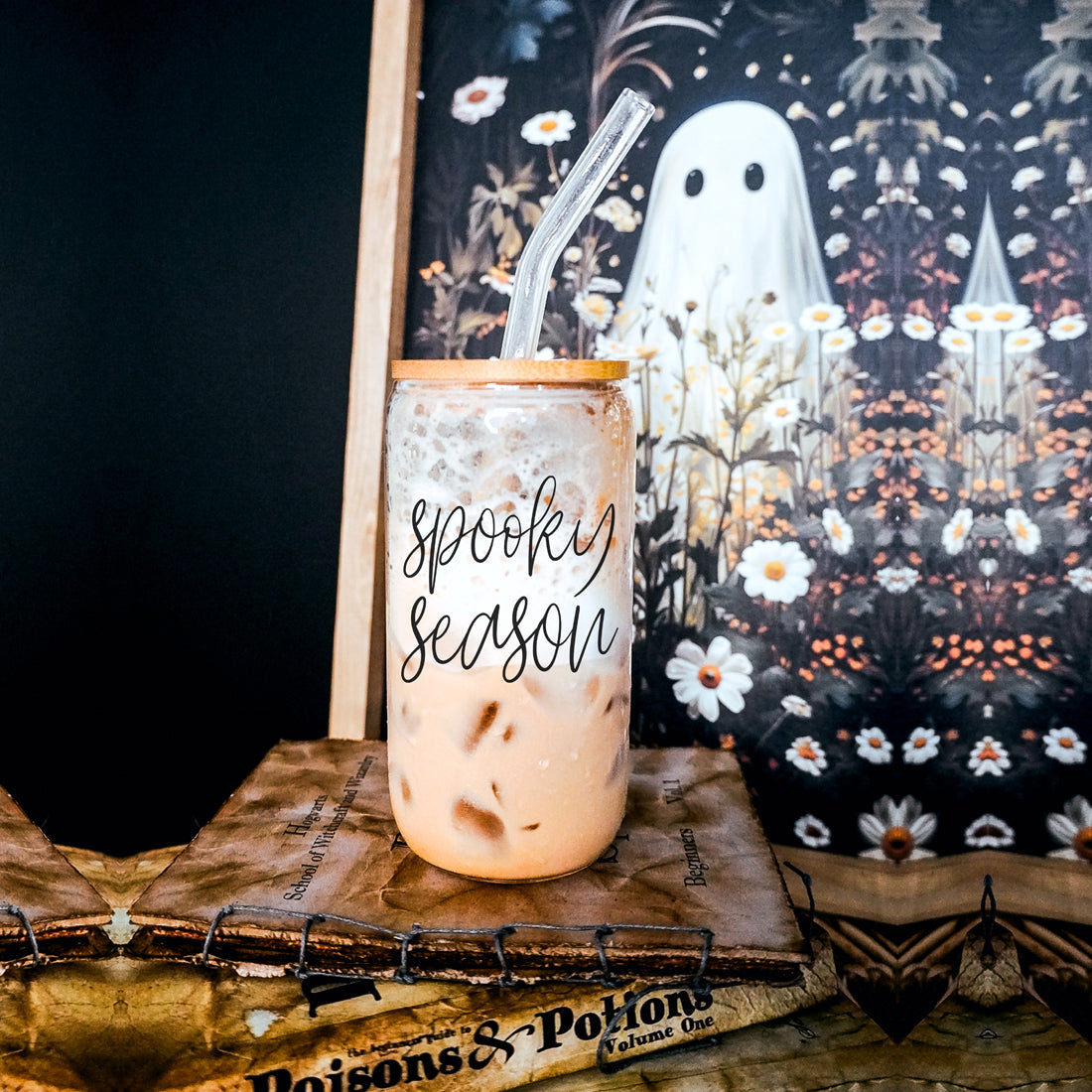 Spooky season mom glass tumbler with bamboo lid
Halloween coffee lover glass tumbler set 20oz