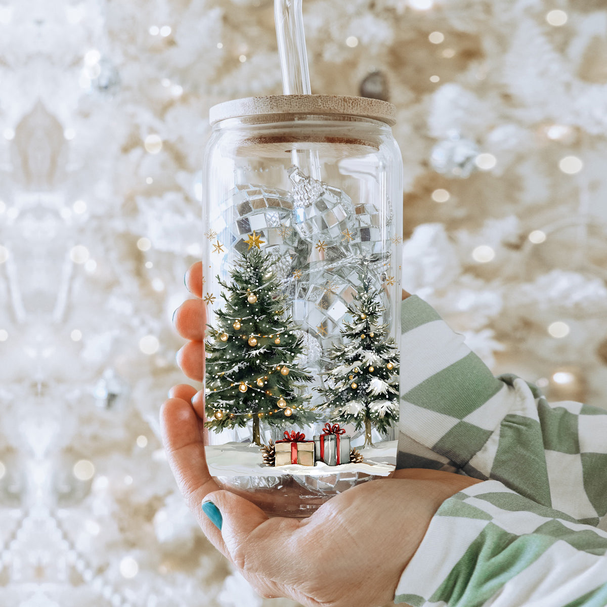 Christmas cup with winter wonderland design
Christmas Tree Winter Wonderland glass cup 17oz with bamboo lid - Winter wonderland tree tumbler with glass straw - Holiday drinkware gift