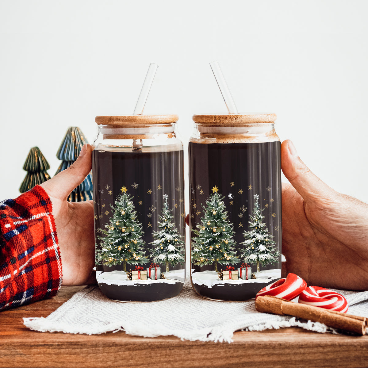 Festive holiday glass cup with bamboo lid and straw - snowy Christmas tree tumbler
Christmas kitchen gift - glass tumbler cup with winter wonderland scene