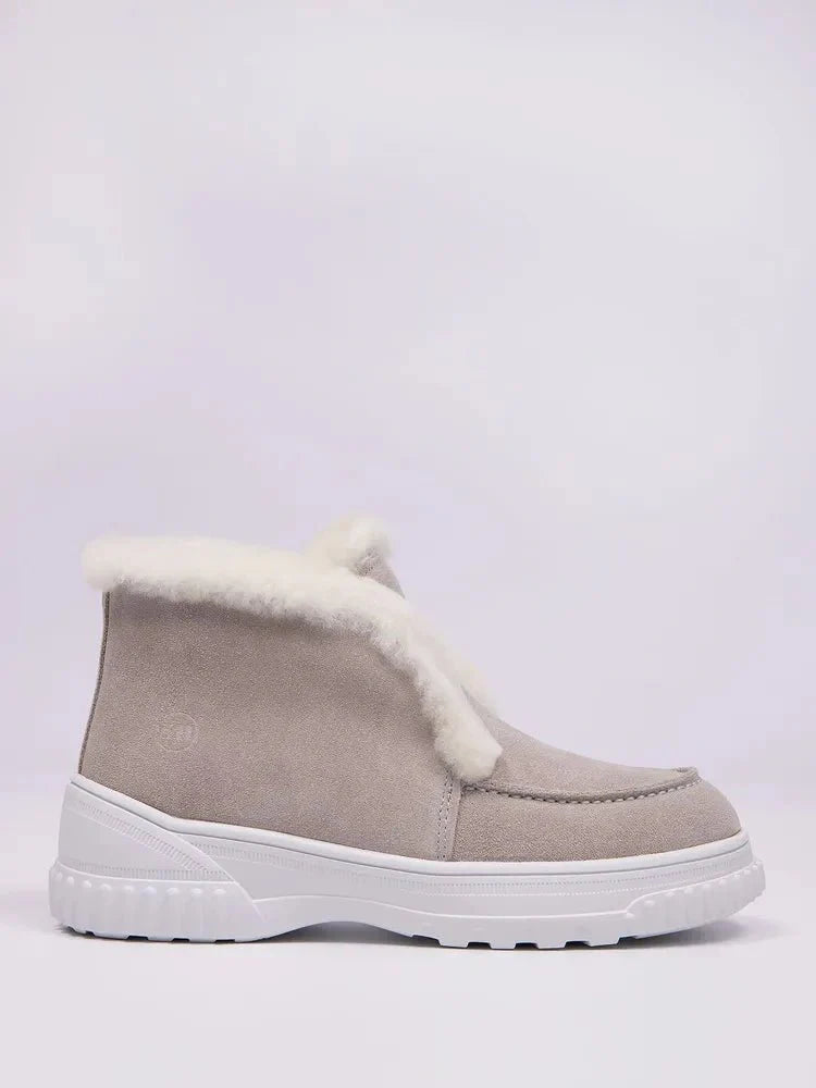 Ana Sneakers: Comfort and Style perfected.