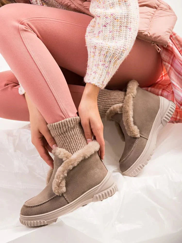 Ana Sneakers: Comfort and Style perfected.