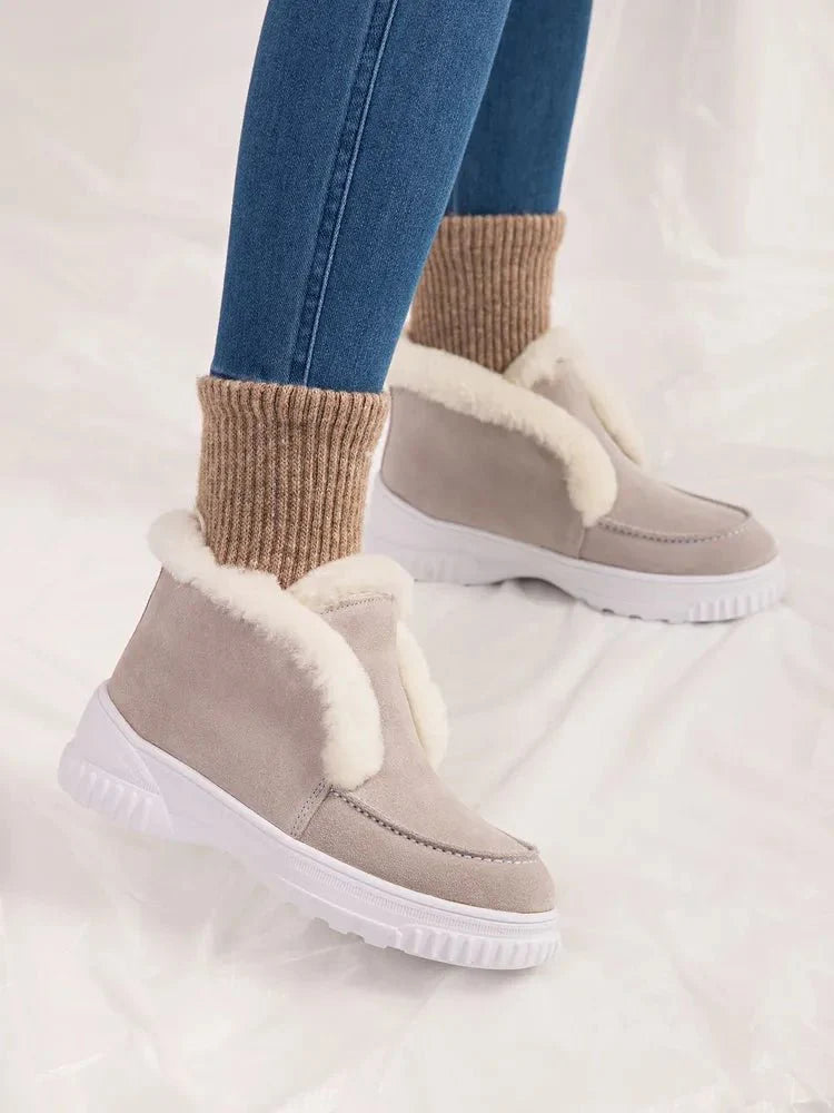 Ana Sneakers: Comfort and Style perfected.