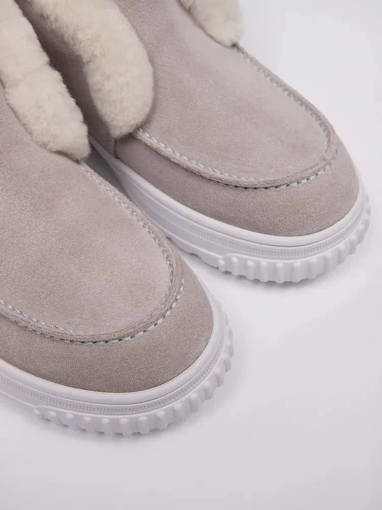 Ana Sneakers: Comfort and Style perfected.