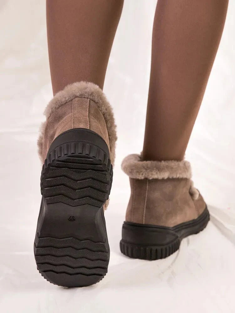 Ana Sneakers: Comfort and Style perfected.