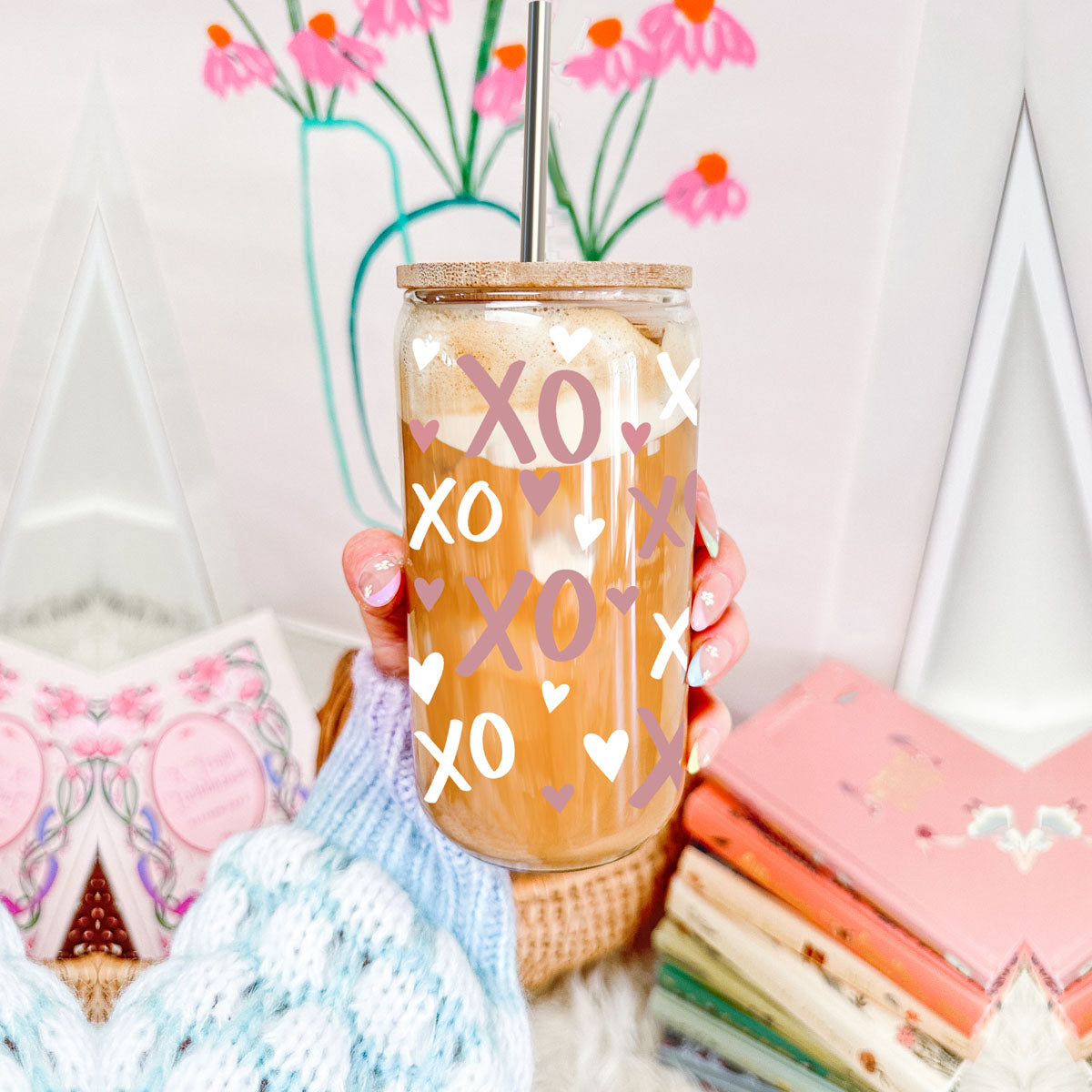 Pink XO’s and hearts 20oz glass cups with bamboo lid and glass straw, perfect for Galentine’s or Valentine’s gifts.
Playful 20oz glass cups with bamboo lid and glass straw featuring pink XO’s and hearts for a fun and cute gift.